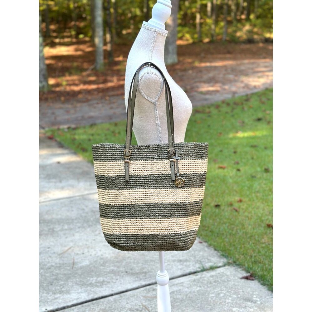 Michael Kors Quinn Large Safari Green Crochet Straw Tote Beach Bag 30S5GQNT7W